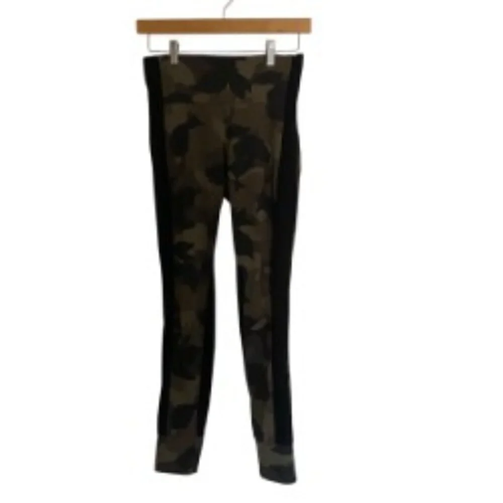 Athleta Essex Camo Hybrid Tight XSmall